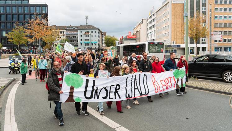 Widerstand gegen CO2 Pipeline - Demonstration in Duisburg ** NUR FÜR REDAKTIONELLE ZWECKE ** EDITORIAL USE ONLY **<p>Anlass: am Samstag, 11. Oktober 2026, versammelten sich Demonstranten am Duisburger Hauptbahnhof um gegen die gepolante CO2 Pipeline zu demonstrieren. Duisburg Copyright: TobiasxStern