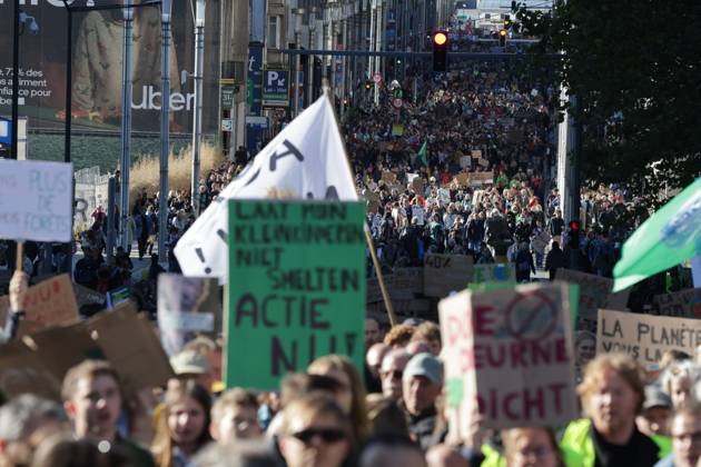 This image shows the Climate March 2026, organized by the Climate Coalition, in Brussels, on Sunday 11 October 2026. The Climate Coalition demands the federal and regional governments to stop subsidizing polluting industrial activities in Belgium and levy higher taxes on these companies.  NICOLASxMAETERLINCK 189452801