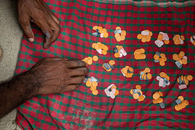 Migrant Workers Unload Sand Workers unload sand at a riverside site in Gabtoli, Dhaka, Bangladesh, on October 11, 2026. Many have left rural communities in search of employment in the capital, where daily labor provides a source of income but often involves strenuous work and limited financial security. Dhaka Bangladesh  Copyright: xBipulxAhmedx originalFilename: mondol-notitle261011_npJBs.jpg
