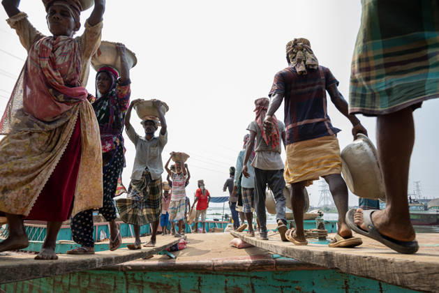 Migrant Workers Unload Sand Workers unload sand at a riverside site in Gabtoli, Dhaka, Bangladesh, on October 11, 2026. Many have left rural communities in search of employment in the capital, where daily labor provides a source of income but often involves strenuous work and limited financial security. Dhaka Bangladesh  Copyright: xBipulxAhmedx originalFilename: mondol-notitle261011_npMc6.jpg