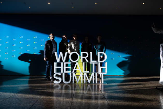 World Health Summit 2026 globalen Gesundheitspolitik. Deutschland, Berlin am 11. Oktober 2026: Ein 3D-Schriftzug des World Health Summit in dem Berliner Hotel InterContinental, in dem der internationale Gesundheitsgipfel stattfindet.