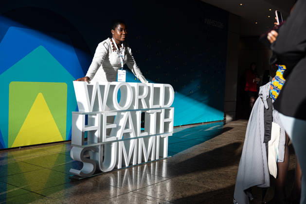 World Health Summit 2026 globalen Gesundheitspolitik. Deutschland, Berlin am 11. Oktober 2026: Ein 3D-Schriftzug des World Health Summit in dem Berliner Hotel InterContinental, in dem der internationale Gesundheitsgipfel stattfindet.
