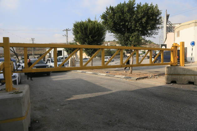Israeli Forces Close Deir Sharaf Checkpoint West of Nablus Israeli forces close iron gates and the Deir Sharaf checkpoint west of the West Bank city of Nablus on October 11, 2026, preventing Palestinians from entering or leaving the area, citing security considerations. The closure restricted Palestinian movement through one of the area’s main entrances. Photo by Mohammed Nasser apaimages Nablus West Bank Palestinian Territory 111026_Nablus_MN_00(11) Copyright: xapaimagesxMohammedxNasserx xapaimagesx