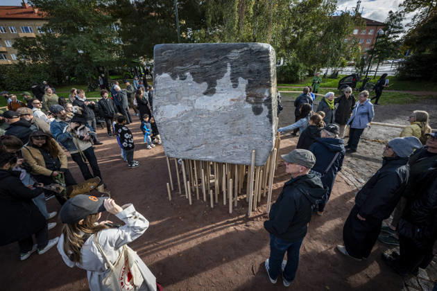MALMÖ, October 11, 2026—168 bronze rods lift the nearly 30-metric-ton stone block. The Master Narratives monument was unveiled on Sunday in Jesusparken in Malmö. Malmö’s anti-racism monument, titled Master Narratives, was created by artistsartists Susanna Marcus Jablonski and Santiago Mostyn. MALMÖ, SWEDEN x50090x  Copyright: xJohanxNilssonx xTTx INVIGNING MASTER NARRATIVES - MALMÖS ANTIRASISTISKA MONUMENT 3sMr6pqKYRY