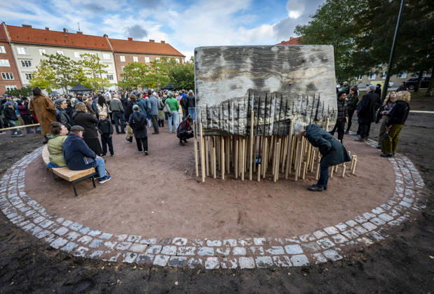 MALMÖ, October 11, 2026—168 bronze rods lift the nearly 30-metric-ton stone block. The monument Master Narratives was unveiled on Sunday in Jesusparken in Malmö. Malmö’s anti-racism monument, titled Master Narratives, was created by artistsartists Susanna Marcus Jablonski and Santiago Mostyn. MALMÖ, SWEDEN x50090x  Copyright: xJohanxNilssonx xTTx INVIGNING MASTER NARRATIVES - MALMÖS ANTIRASISTISKA MONUMENT jGN-UG4Qnqo