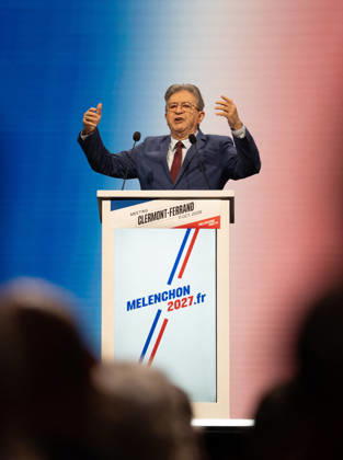 Jean-Luc Melenchon s Presidential Campaign Rally - Cournon-d’Auvergne La France Insoumise (LFI) candidate in 2027 presidential election in France Jean-Luc Melenchon speaks during a campaign rally in Cournon-d Auvergne in the Puy-de-Dome department on October 11, 2026. Photo by Fanny Reynaud ABACAPRESS.COM Clermont-Ferrand Auvergne, auvergne rhône alpes France  Copyright: xReynaudxFanny ABACAx