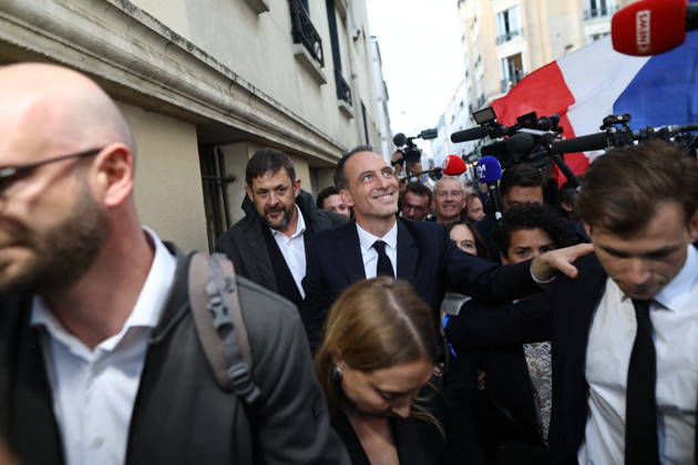Announcement of the result for the first round of Socialist and Democratic Left primary - Paris Candidate in the Socialist (PS) and centre-left Place Publique (PP) parties primary Raphael Glucksmann arrives after the announcement of the result for the first round of voting in the primary organized by the Socialist Party, Place Publique (PP), and the Republican and Socialist Left, ahead of France s 2027 presidential election, at Solaris in Paris, France on October 11, 2026. Candidate in the Socialist (PS) and centre-left Place Publique (PP) parties primary ahead of France s 2027 presidential election and MEP Raphaël Glucksmann was elected on October 11 2026. Photo by Raphael Lafargue ABACAPRESS.COM Paris France  Copyright: xLafarguexRaphael ABACAx