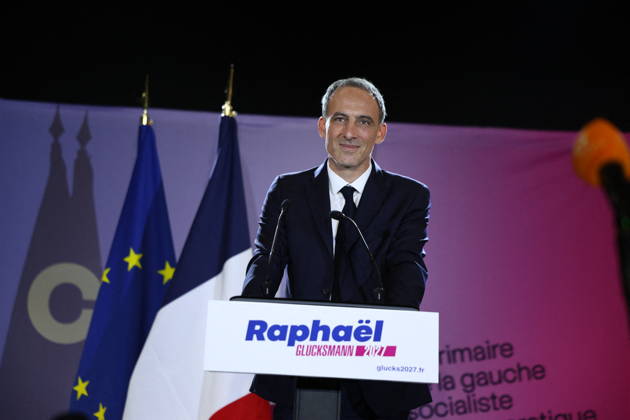 Announcement of the result for the first round of Socialist and Democratic Left primary - Paris Candidate in the Socialist (PS) and centre-left Place Publique (PP) parties primary Raphael Glucksmann delievers a speech after the announcement of the result for the first round of voting in the primary organized by the Socialist Party, Place Publique (PP), and the Republican and Socialist Left, ahead of France s 2027 presidential election, at Solaris in Paris, France on October 11, 2026. Candidate in the Socialist (PS) and centre-left Place Publique (PP) parties primary ahead of France s 2027 presidential election and MEP Raphaël Glucksmann was elected on October 11 2026. Photo by Raphael Lafargue ABACAPRESS.COM Paris France  Copyright: xLafarguexRaphael ABACAx