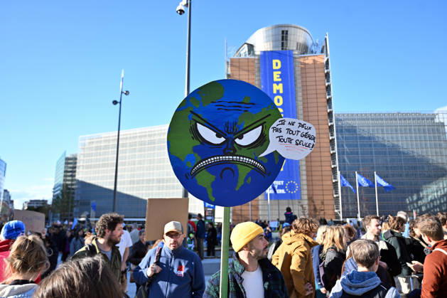 Tens of thousands march in Brussels demanding stronger climate action BRUSSELS, BELGIUM - OCTOBER 11: Demonstrators hold climate-themed placards as tens of thousands of people march through Brussels calling for stronger action against climate change and reduced dependence on fossil fuels, on October 11, 2026 in Brussels, Belgium. The protest was organized by the Belgian Climate Coalition, which brings together around 100 civil society organizations. Participants marched along major roads toward Schuman Square, home to several European Union institutions, while protesting the government s climate policies. Dursun Aydemir Anadolu Brussels Belgium. Editorial use only. Please get in touch for any other usage. Copyright: x2026xAnadoluxDursunxAydemirx