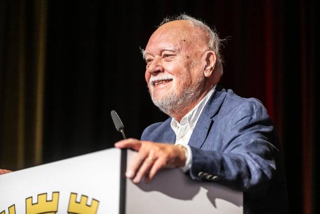 Verleihung der Ehrenbürgerschaft in Mülheim an der Ruhr an Helge Schneider ** NUR FÜR REDAKTIONELLE ZWECKE ** EDITORIAL USE ONLY **<p>Der Kulturwissenschaftler Prof. Dr. Rainer Stollmann hält am Sonntag, 11.10.2026, die Laudatio anlässlich der Verleihung der Ehrenbürgerschaft an Helge Schneider in der Stadthalle Mülheim an der Ruhr. Deutschland NRW Mülheim an der Ruhr Copyright: MartinxMöller