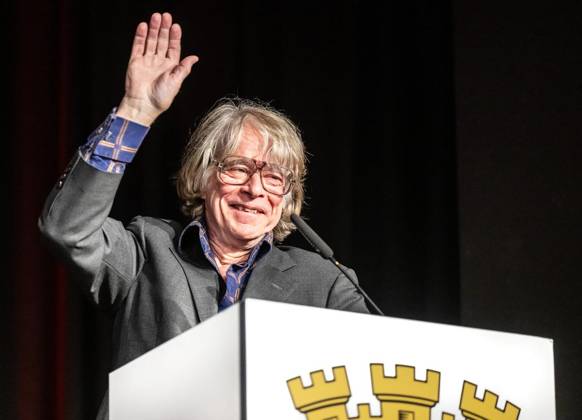 Verleihung der Ehrenbürgerschaft in Mülheim an der Ruhr an Helge Schneider ** NUR FÜR REDAKTIONELLE ZWECKE ** EDITORIAL USE ONLY **<p>Der Musiker und Komiker Helge Schneider spricht am Sonntag, 11.10.2026, zu den geladenen Gästen in der Stadthalle Mülheim an der Ruhr. Er wurde soeben zum Ehrenbürger seiner Geburts- und Heimatstadt ernannt. Deutschland NRW Mülheim an der Ruhr Copyright: MartinxMöller