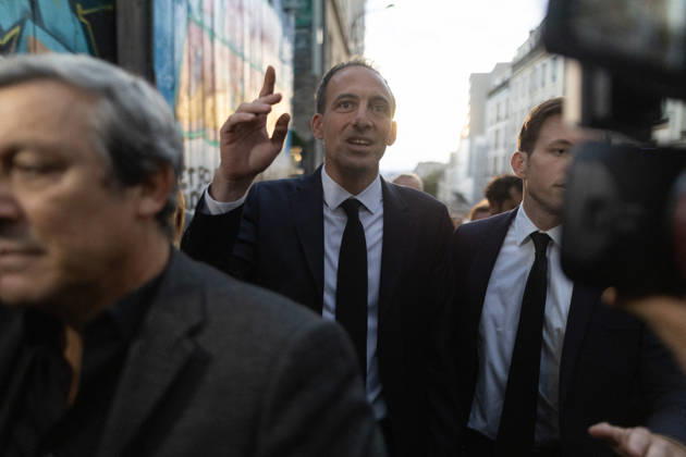 Raphael Glucksmann wins the Socialist and Democratic Left primary - Paris Candidate in the Socialist (PS) and centre-left Place Publique (PP) parties primary Raphael Glucksmann arrives after the announcement of the result for the first round of voting in the primary organized by the Socialist Party, Place Publique (PP), and the Republican and Socialist Left, ahead of France s 2027 presidential election, in Paris on October 11, 2026. Candidate in the Socialist (PS) and centre-left Place Publique (PP) parties primary ahead of France s 2027 presidential election and MEP Raphaël Glucksmann was elected on October 11, 2026. Photo by Raphael Lafargue ABACAPRESS.COM Paris France  Copyright: xLafarguexRaphael ABACAx