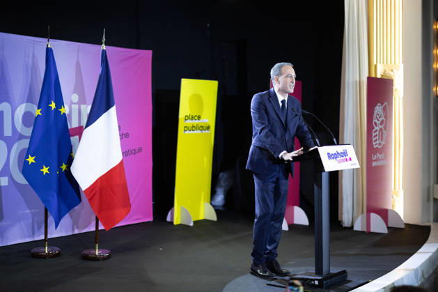 Raphael Glucksmann wins the Socialist and Democratic Left primary - Paris Candidate in the Socialist (PS) and centre-left Place Publique (PP) parties primary Raphael Glucksmann delivers a speech after the announcement of the result for the first round of voting in the primary organized by the Socialist Party, Place Publique (PP), and the Republican and Socialist Left, ahead of France s 2027 presidential election, in Paris on October 11, 2026. Candidate in the Socialist (PS) and centre-left Place Publique (PP) parties primary ahead of France s 2027 presidential election and MEP Raphaël Glucksmann was elected on October 11, 2026. Photo by Raphael Lafargue ABACAPRESS.COM Paris France  Copyright: xLafarguexRaphael ABACAx