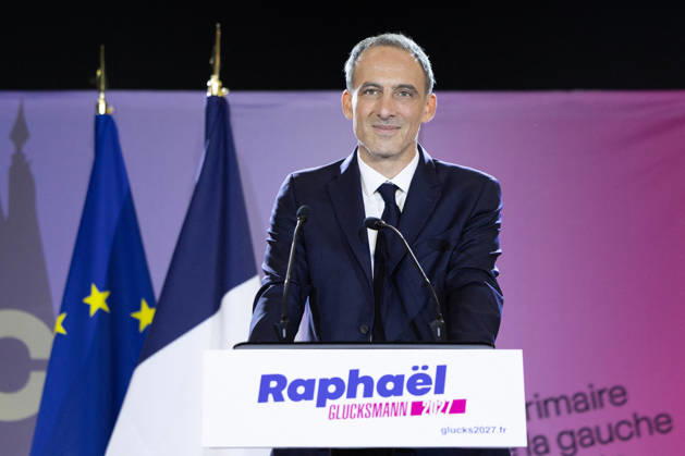 Raphael Glucksmann wins the Socialist and Democratic Left primary - Paris Candidate in the Socialist (PS) and centre-left Place Publique (PP) parties primary Raphael Glucksmann delivers a speech after the announcement of the result for the first round of voting in the primary organized by the Socialist Party, Place Publique (PP), and the Republican and Socialist Left, ahead of France s 2027 presidential election, in Paris on October 11, 2026. Candidate in the Socialist (PS) and centre-left Place Publique (PP) parties primary ahead of France s 2027 presidential election and MEP Raphaël Glucksmann was elected on October 11, 2026. Photo by Raphael Lafargue ABACAPRESS.COM Paris France  Copyright: xLafarguexRaphael ABACAx