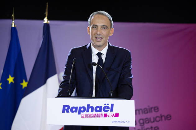 Raphael Glucksmann wins the Socialist and Democratic Left primary - Paris Candidate in the Socialist (PS) and centre-left Place Publique (PP) parties primary Raphael Glucksmann delivers a speech after the announcement of the result for the first round of voting in the primary organized by the Socialist Party, Place Publique (PP), and the Republican and Socialist Left, ahead of France s 2027 presidential election, in Paris on October 11, 2026. Candidate in the Socialist (PS) and centre-left Place Publique (PP) parties primary ahead of France s 2027 presidential election and MEP Raphaël Glucksmann was elected on October 11, 2026. Photo by Raphael Lafargue ABACAPRESS.COM Paris France  Copyright: xLafarguexRaphael ABACAx