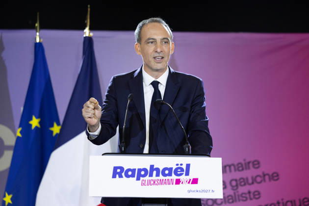 Raphael Glucksmann wins the Socialist and Democratic Left primary - Paris Candidate in the Socialist (PS) and centre-left Place Publique (PP) parties primary Raphael Glucksmann delivers a speech after the announcement of the result for the first round of voting in the primary organized by the Socialist Party, Place Publique (PP), and the Republican and Socialist Left, ahead of France s 2027 presidential election, in Paris on October 11, 2026. Candidate in the Socialist (PS) and centre-left Place Publique (PP) parties primary ahead of France s 2027 presidential election and MEP Raphaël Glucksmann was elected on October 11, 2026. Photo by Raphael Lafargue ABACAPRESS.COM Paris France  Copyright: xLafarguexRaphael ABACAx