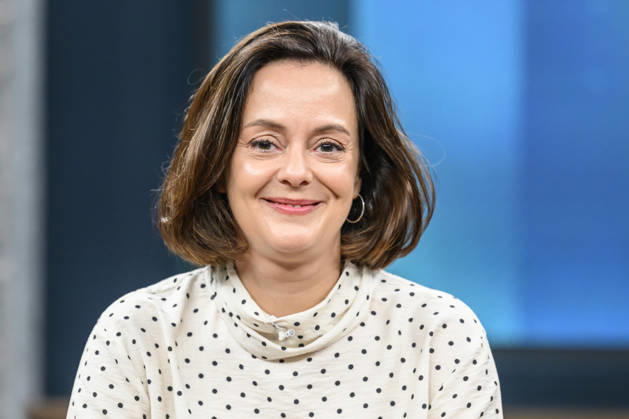 im Bild v.l.: Julia Löhr, Wirtschaftskorrespondentin, Frankfurter Allgemeine Zeitung, GER, Berlin, Studio, zu Gast bei - Caren Miosga, Polittalk, TV, Format, Das Erste, aus Berlin Adlershof - am Studio 20, Thema: Wie kommt die Regierung aus der Krise, Herr Söder? 11.10.2026, Copyright: HMBxMedia UwexKoch