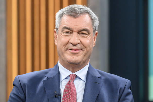 im Bild v.l.: Markus Söder, Ministerpräsident Bayern, CSU, GER, Berlin, Studio, zu Gast bei - Caren Miosga, Polittalk, TV, Format, Das Erste, aus Berlin Adlershof - am Studio 20, Thema: Wie kommt die Regierung aus der Krise, Herr Söder? 11.10.2026, Copyright: HMBxMedia UwexKoch
