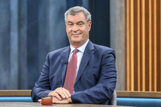 im Bild v.l.: Markus Söder, Ministerpräsident Bayern, CSU, GER, Berlin, Studio, zu Gast bei - Caren Miosga, Polittalk, TV, Format, Das Erste, aus Berlin Adlershof - am Studio 20, Thema: Wie kommt die Regierung aus der Krise, Herr Söder? 11.10.2026, Copyright: HMBxMedia UwexKoch