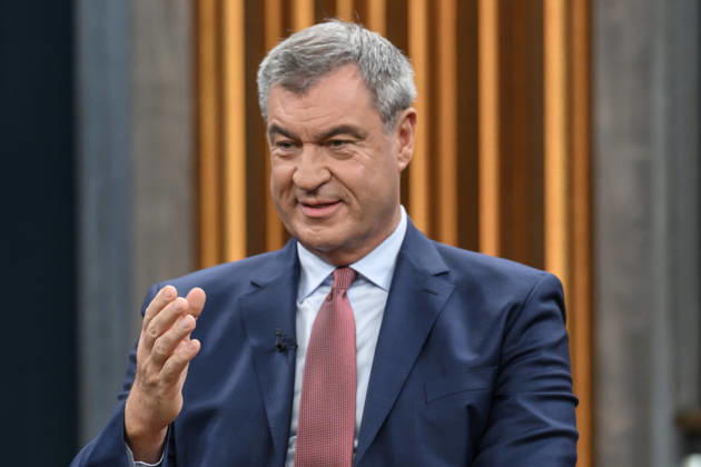 im Bild v.l.: Markus Söder, Ministerpräsident Bayern, CSU, GER, Berlin, Studio, zu Gast bei - Caren Miosga, Polittalk, TV, Format, Das Erste, aus Berlin Adlershof - am Studio 20, Thema: Wie kommt die Regierung aus der Krise, Herr Söder? 11.10.2026, Copyright: HMBxMedia UwexKoch