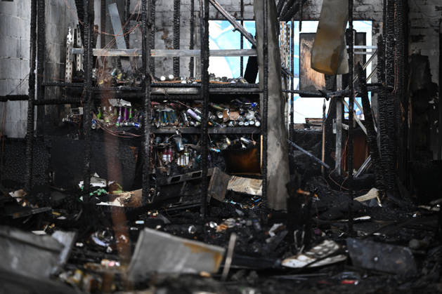 FITZROY NORTH TOBACCO SHOP FIRE, Victoria Police establish a crime scene after a fire at a tobacco shop fire in Fitzroy North, in Melbourne, Monday, October 12, 2026. ( NO ARCHIVING MELBOURNE VICTORIA Australia  Copyright: xJOELxCARRETTx 20261012177733447769
