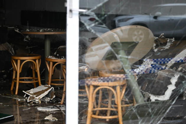 FITZROY NORTH TOBACCO SHOP FIRE, Damage to an adjacent cafe as Victoria Police establish a crime scene after a fire at a tobacco shop fire in Fitzroy North, in Melbourne, Monday, October 12, 2026. ( NO ARCHIVING MELBOURNE VICTORIA Australia  Copyright: xJOELxCARRETTx 20261012158295615921