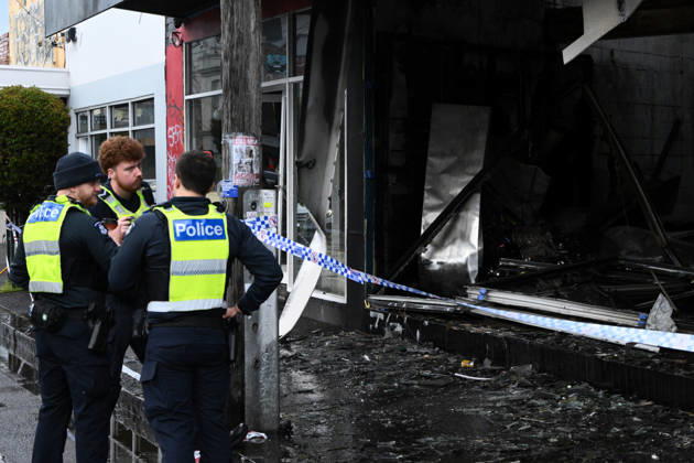 FITZROY NORTH TOBACCO SHOP FIRE, Victoria Police establish a crime scene after a fire at a tobacco shop fire in Fitzroy North, in Melbourne, Monday, October 12, 2026. ( NO ARCHIVING MELBOURNE VICTORIA Australia  Copyright: xJOELxCARRETTx 20261012174643153540