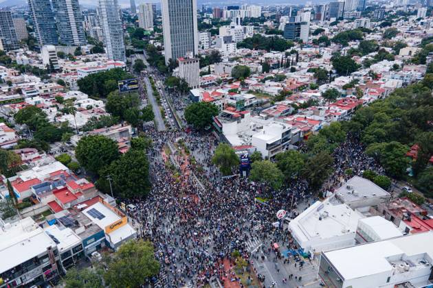 October 11, 2026: TO-45427- GUADALAJARA 11-10-2026. . La exigencia de agua limpia deriv& xf3; en momentos de tensi& xf3;n y violencia durante la marcha realizada este domingo en Guadalajara. Ciudadanos se movilizaron para denunciar la mala calidad del suministro en la Zona Metropolitana y exigir respuestas a las autoridades. La protesta, que lleg& xf3; a las inmediaciones de Casa Jalisco, registr& xf3; enfrentamientos entre manifestantes y polic& xed;as, as& xed; como reportes de detenciones, en una jornada que evidenci& xf3; el descontento social ante la problem& xe1;tica del agua..Guadalajara. Clasos.com.mx - ZUMAcs4_ 20261011_faa_cs4_128 Copyright: xDiegoxMorenox