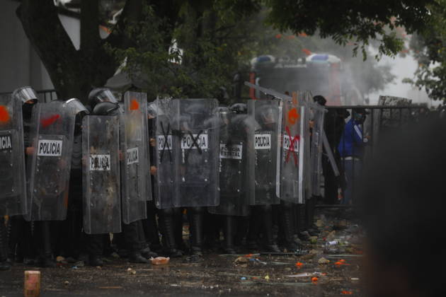 Guadalajara residents take to streets demanding clean and safe water GUADALAJARA, MEXICO - OCTOBER 11: Riot police clash with demonstrators outside the official Casa Jalisco residence during a protest over severe water contamination in Guadalajara, Mexico on October 11, 2026. Tensions flared outside the state governor s office as protesters, angered by the poor quality of drinking water in the metropolitan area, attempted to break through security lines. Stringer Anadolu Guadalajara Mexico. Editorial use only. Please get in touch for any other usage.  Copyright: x2026xAnadoluxStringerx