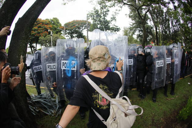 Guadalajara residents take to streets demanding clean and safe water GUADALAJARA, MEXICO - OCTOBER 11: (EDITORS NOTE: This image was shot with a fisheye lens) Riot police clash with demonstrators outside the official Casa Jalisco residence during a protest over severe water contamination in Guadalajara, Mexico on October 11, 2026. Tensions flared outside the state governor s office as protesters, angered by the poor quality of drinking water in the metropolitan area, attempted to break through security lines. Stringer Anadolu Guadalajara Mexico. Editorial use only. Please get in touch for any other usage.  Copyright: x2026xAnadoluxStringerx