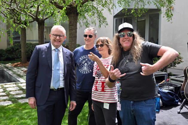 SPIDERBAIT PARLIAMENT HOUSE, Prime Minister Anthony Albanese with members of the rock band Spiderbait at Parliament House in Canberra, Monday, October 12, 2026. ( NO ARCHIVING CANBERRA AUSTRALIAN CAPITAL TERRITORY Australia  Copyright: xMICKxTSIKASx 20261012151300613588