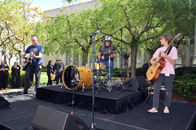 SPIDERBAIT PARLIAMENT HOUSE, Rock band Spiderbait play at Parliament House in Canberra, Monday, October 12, 2026. ( NO ARCHIVING CANBERRA AUSTRALIAN CAPITAL TERRITORY Australia  Copyright: xMICKxTSIKASx 20261012154914923484
