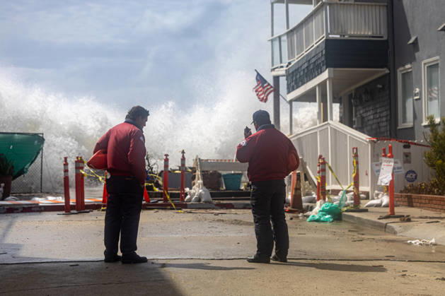 October 11, 2026, Long Beach, California, USA: Waves crash into the boardwalk along the Belmont Shore peninsula while Long Beach City Lifeguards watch as remnants of Tropical Storm Rachel make their way through Southern California. Long Beach USA - ZUMAc316 20261011_znp_c316_001 Copyright: xEthanxCohenx