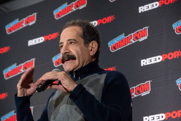 October 11, 2026, New York, New York, United States: Tony Shalhoub speaks at a panel discussion for CBS s new crime-solving drama EINSTEIN!.during New York Comic Con 2026 at The Jacob K. Javits Convention Center on October 11, 2026 in New York City. New York United States - ZUMAs197 20261011_aaa_s197_415 Copyright: xRonxAdarx