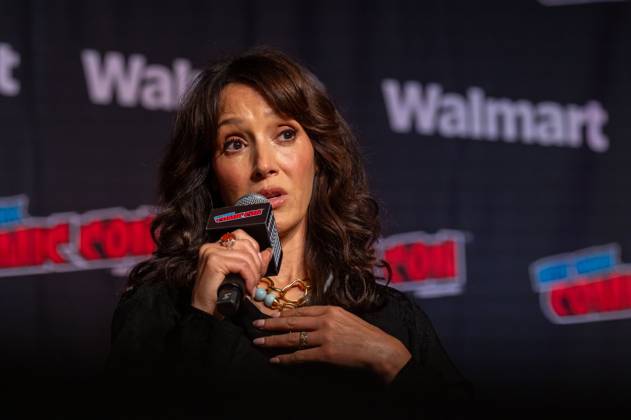 October 11, 2026, New York, New York, United States: Jennifer Beals speaks at a panel discussion for CBS new series NCIS: NEW YORK.during New York Comic Con 2026 at The Jacob K. Javits Convention Center on October 11, 2026 in New York City. New York United States - ZUMAs197 20261011_aaa_s197_453 Copyright: xRonxAdarx