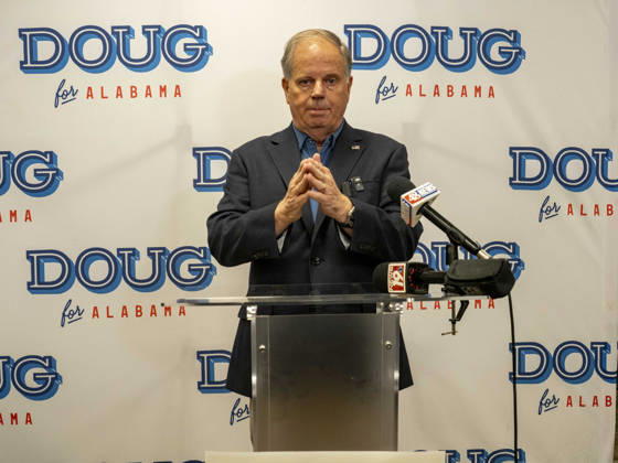 October 11, 2026, Huntsville, Alabama, USA: Alabama Democrat gubernatorial candidate and former Senator DOUG JONES holds a press conference before a campaign rally. Huntsville USA - ZUMAd155 20261011_znp_d155_001 Copyright: xSuexDorfmanx