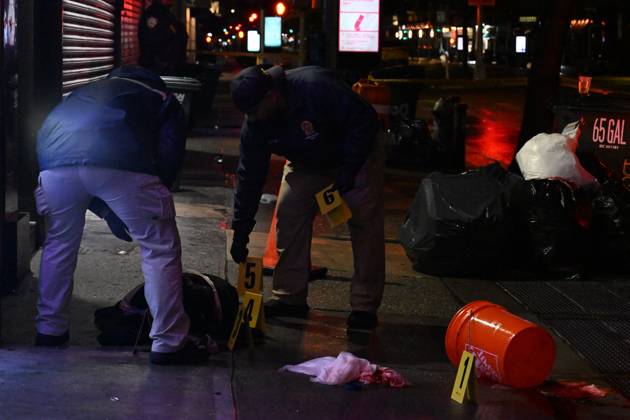 Man Killed After Assault Near Rainbow Station Sex Shop In Manhattan New York - 11 October 2026 NYPD officers work the scene outside Rainbow Station sex shop on 8th Avenue where a man died after reportedly being assaulted within the confines of the 10th precinct in Manhattan, New York, United States on Sunday, October 11, 2026. Sunday evening at approximately 9:10 pm the incident took place. Clothing, shoes and blood were discovered at the scene. The victim was taken to Bellevue Hospital where he was pronounced dead. There are no arrests and the investigation is ongoing by the NYPD. Manhattan United States Copyright: xKylexMazzax xSOPAxImagesx Kyle-Mazza-1458096