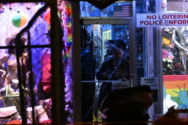 Man Killed After Assault Near Rainbow Station Sex Shop In Manhattan New York - 11 October 2026 NYPD officers work the scene outside Rainbow Station sex shop on 8th Avenue where a man died after reportedly being assaulted within the confines of the 10th precinct in Manhattan, New York, United States on Sunday, October 11, 2026. Sunday evening at approximately 9:10 pm the incident took place. Clothing, shoes and blood were discovered at the scene. The victim was taken to Bellevue Hospital where he was pronounced dead. There are no arrests and the investigation is ongoing by the NYPD. Manhattan United States Copyright: xKylexMazzax xSOPAxImagesx Kyle-Mazza-1458100
