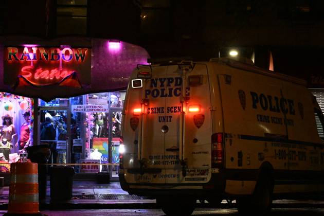 Man Killed After Assault Near Rainbow Station Sex Shop In Manhattan New York - 11 October 2026 NYPD officers work the scene outside Rainbow Station sex shop on 8th Avenue where a man died after reportedly being assaulted within the confines of the 10th precinct in Manhattan, New York, United States on Sunday, October 11, 2026. Sunday evening at approximately 9:10 pm the incident took place. Clothing, shoes and blood were discovered at the scene. The victim was taken to Bellevue Hospital where he was pronounced dead. There are no arrests and the investigation is ongoing by the NYPD. Manhattan United States Copyright: xKylexMazzax xSOPAxImagesx Kyle-Mazza-1458104