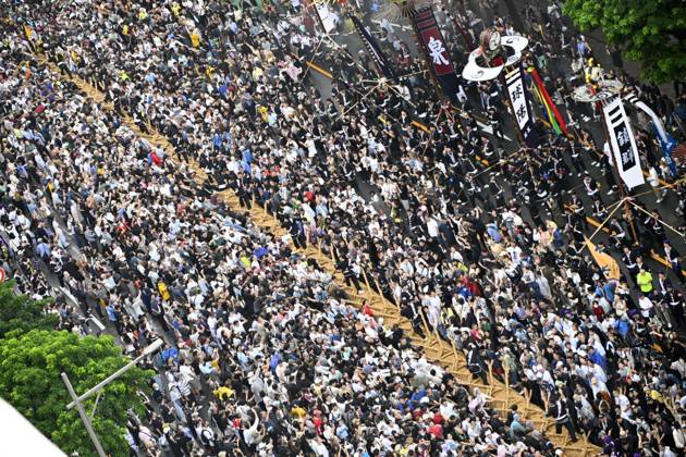 Tug-of-war festival in Okinawa People pull a 160-meter rope weighing 30 tons during Okinawa Prefecture s traditional tug-of-war festival in the prefectural capital Naha on Oct. 11, 2026.  A14AA0005630630P