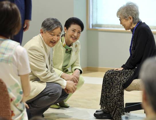 Japan emperor, empress in Aomori Japan s Emperor Naruhito and Empress Masako talk with an elderly woman at a welfare facility in Aomori, northeastern Japan, on Oct. 11, 2026. (Pool photo)  A14AA0005630647P