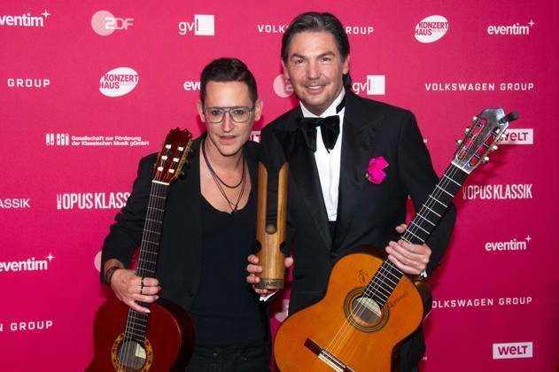 Alexander Kilian und Jan Pascal von CafÃ del Mundo bei der Verleihung des Opus Klassik 2026 im Konzerthaus am Gendarmenmarkt. Berlin, 11.10.2026