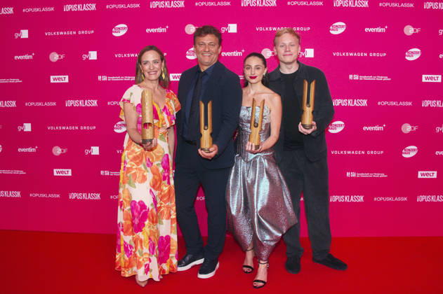 Sarah Willis, Jonas Kaufmann, Esther Abrami und Alexander Malofeev bei der Verleihung des Opus Klassik 2026 im Konzerthaus am Gendarmenmarkt. Berlin, 11.10.2026