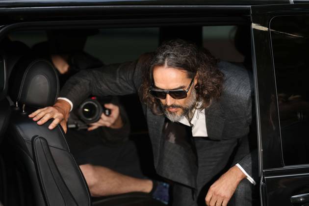 Russell Brand attends preliminary hearing on rape and sexual assault charges LONDON, UNITED KINGDOM - OCTOBER 12: Russell Brand, accompanied by his wife Laura Brand (not seen), arrives at Southwark Crown Court in London, United Kingdom, for a preliminary hearing over rape and sexual assault charges against him, on October 12, 2026. Zeynep Demir Anadolu London United Kingdom. Editorial use only. Please get in touch for any other usage.  Copyright: x2026xAnadoluxZeynepxDemirx