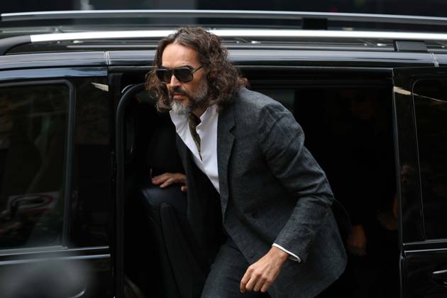 Russell Brand attends preliminary hearing on rape and sexual assault charges LONDON, UNITED KINGDOM - OCTOBER 12: Russell Brand, accompanied by his wife Laura Brand (not seen), arrives at Southwark Crown Court in London, United Kingdom, for a preliminary hearing over rape and sexual assault charges against him, on October 12, 2026. Zeynep Demir Anadolu London United Kingdom. Editorial use only. Please get in touch for any other usage.  Copyright: x2026xAnadoluxZeynepxDemirx
