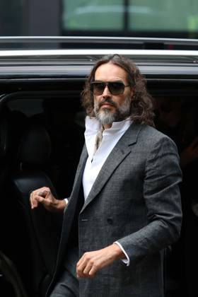 Russell Brand attends preliminary hearing on rape and sexual assault charges LONDON, UNITED KINGDOM - OCTOBER 12: Russell Brand, accompanied by his wife Laura Brand (not seen), arrives at Southwark Crown Court in London, United Kingdom, for a preliminary hearing over rape and sexual assault charges against him, on October 12, 2026. Zeynep Demir Anadolu London United Kingdom. Editorial use only. Please get in touch for any other usage.  Copyright: x2026xAnadoluxZeynepxDemirx