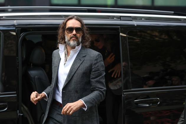 Russell Brand attends preliminary hearing on rape and sexual assault charges LONDON, UNITED KINGDOM - OCTOBER 12: Russell Brand, accompanied by his wife Laura Brand (not seen), arrives at Southwark Crown Court in London, United Kingdom, for a preliminary hearing over rape and sexual assault charges against him, on October 12, 2026. Zeynep Demir Anadolu London United Kingdom. Editorial use only. Please get in touch for any other usage.  Copyright: x2026xAnadoluxZeynepxDemirx