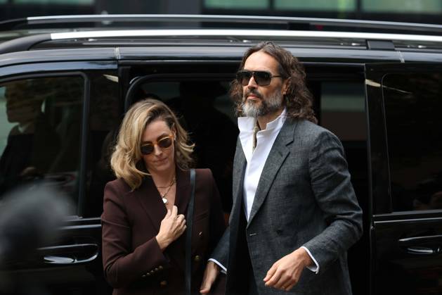 Russell Brand attends preliminary hearing on rape and sexual assault charges LONDON, UNITED KINGDOM - OCTOBER 12: Russell Brand (R), accompanied by his wife Laura Brand (L), arrives at Southwark Crown Court in London, United Kingdom, for a preliminary hearing over rape and sexual assault charges against him, on October 12, 2026. Zeynep Demir Anadolu London United Kingdom. Editorial use only. Please get in touch for any other usage.  Copyright: x2026xAnadoluxZeynepxDemirx