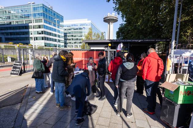 This image shows a striker picket at the RTBF during a strike in the public services in Belgium, against the Federal Government s budgetary measures, organised by the trade unions on Monday 12 October 2026 in Brussels. NICOLASxMAETERLINCK 189536710