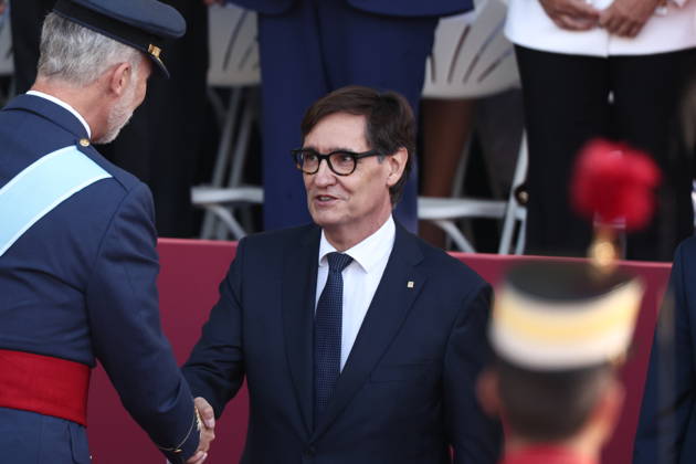 October 12 Parade for Hispanic Heritage Day: King Felipe VI greets the President of the Generalitat de Catalunya, Salvador Illa, during the solemn ceremony honoring the national flag and the military parade on October 12, Hispanic Heritage Day, in the Plaza de Cánovas del Castillo, on October 12, 2026, in Madrid, Spain. The ceremonies begin with the raising of the flag and are followed by a tribute to those who gave their lives for the country. Subsequently, the military air and ground parades begin. Approximately 4,400 members of the Armed Forces, the security forces, and various civilian public institutions are participating this year in the parade presided over by the King and Queen. The aerial parade featured 50 fighter, training, and Copyright: xEduardoxParrax 7840585